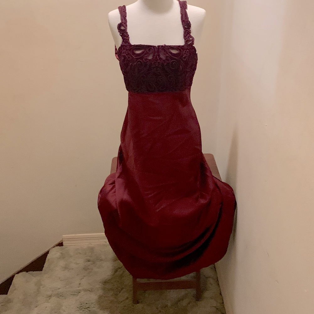 Maroon color dress size 6 for a tall woman